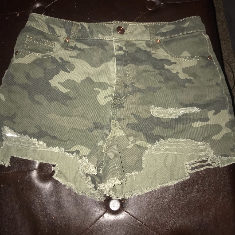 Hi rise camo, cutoff shorts